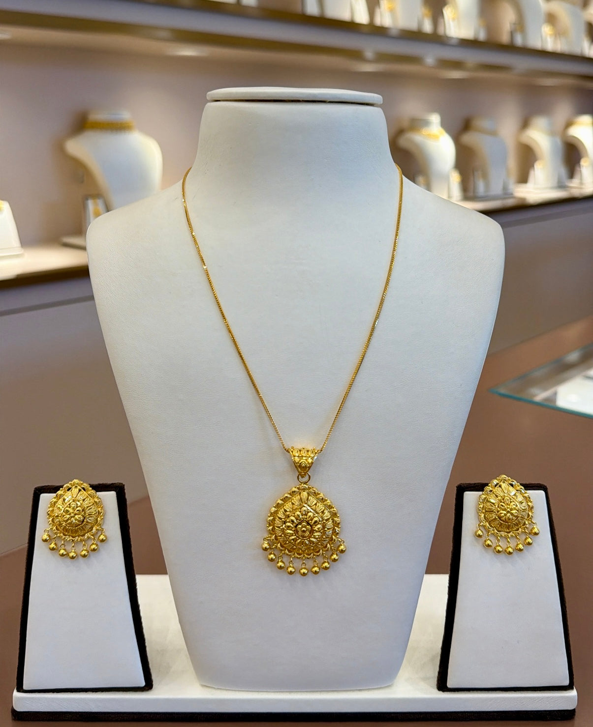 22KT Gold Pendant Set
