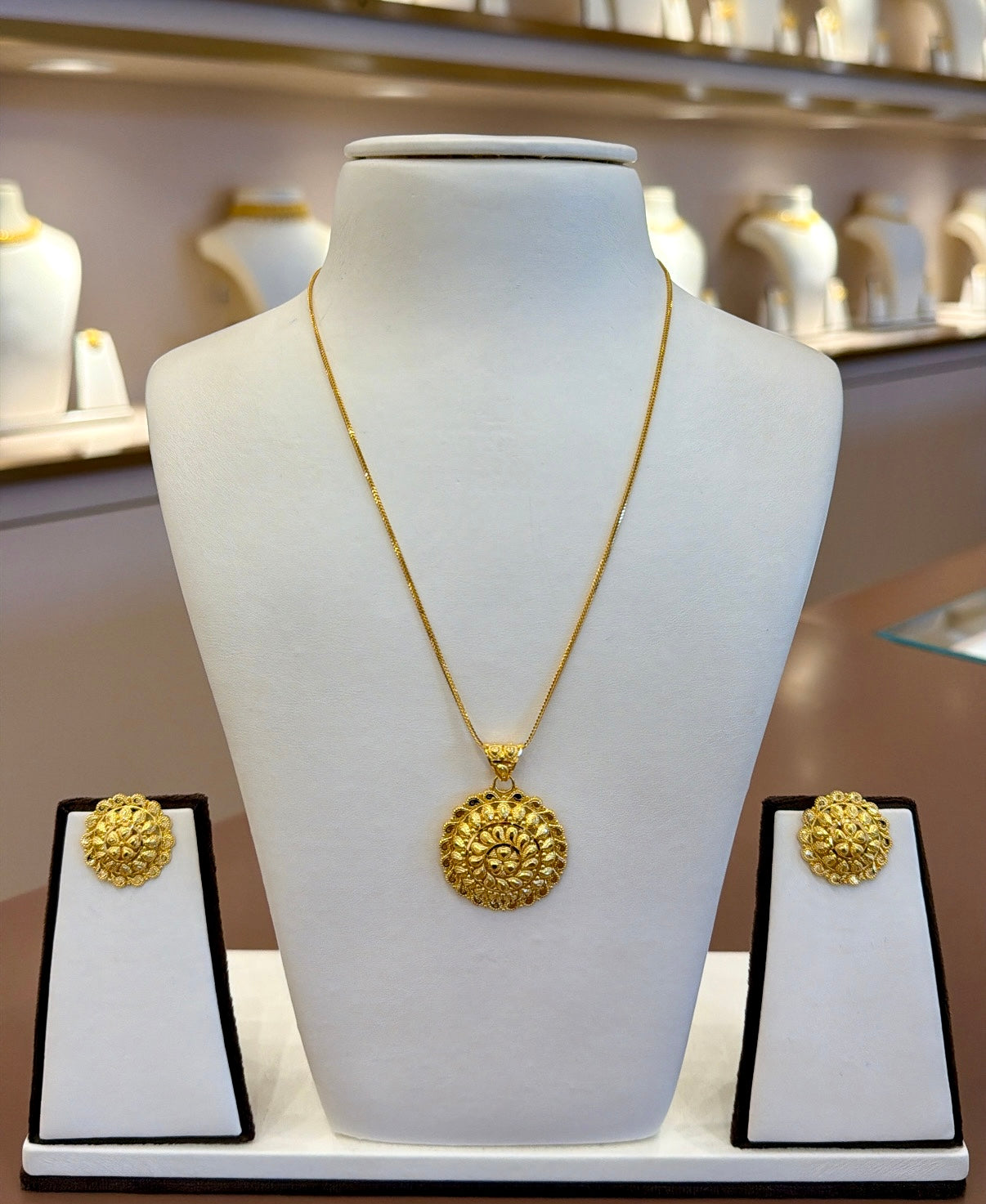 22KT Gold Pendant Set