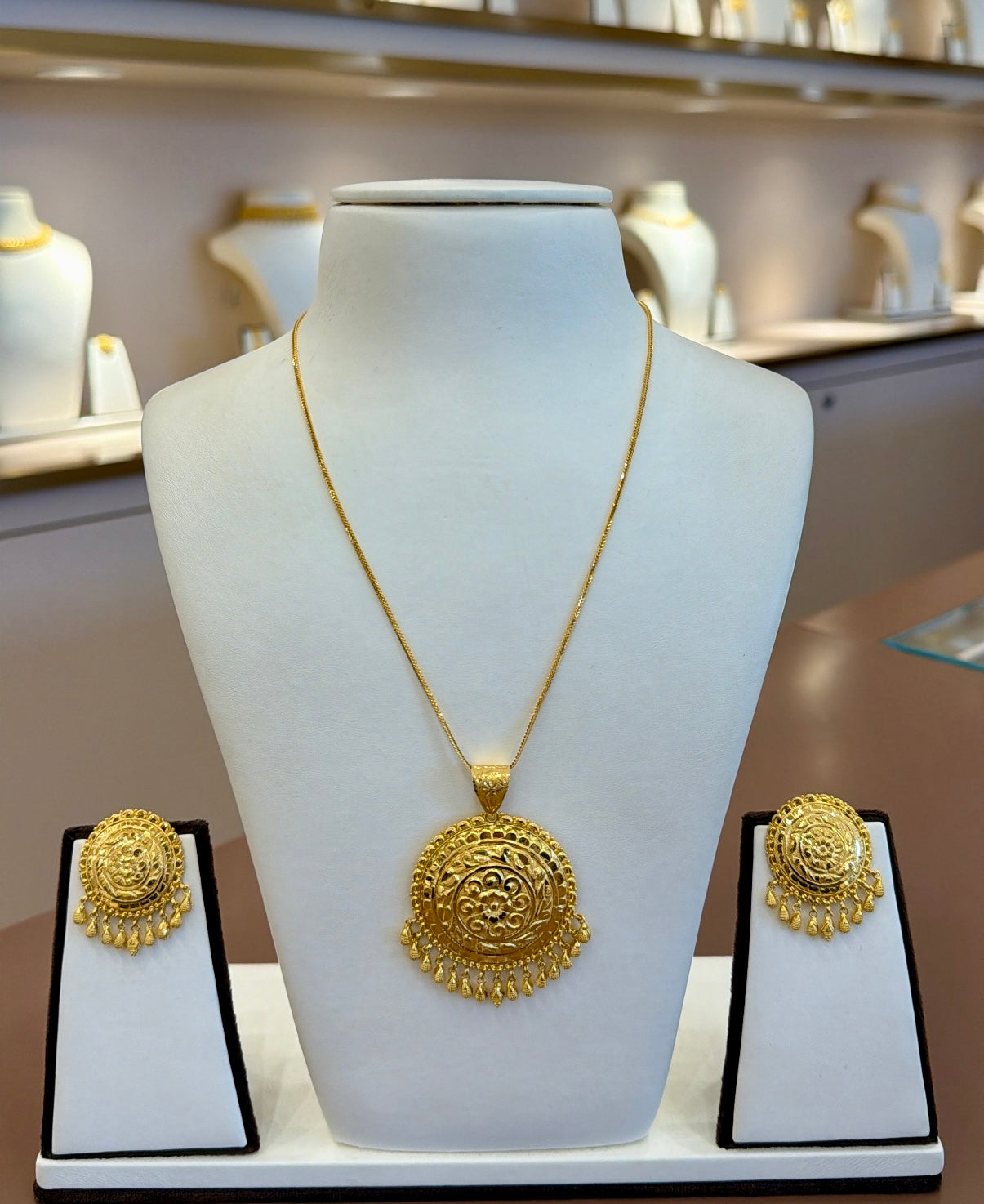 22KT Gold Pendant Set