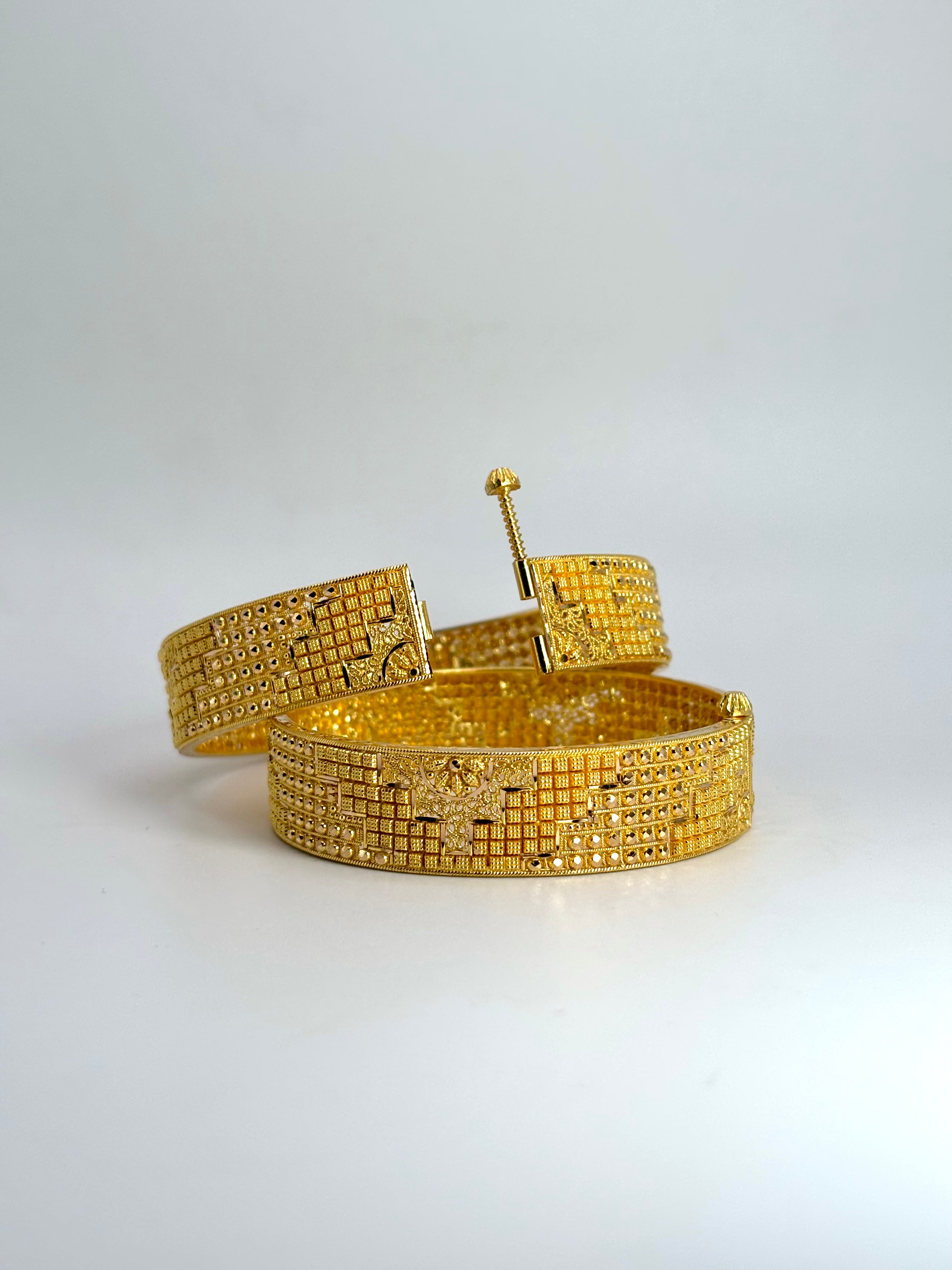 22KT Gold Kangans (sz 2.3)