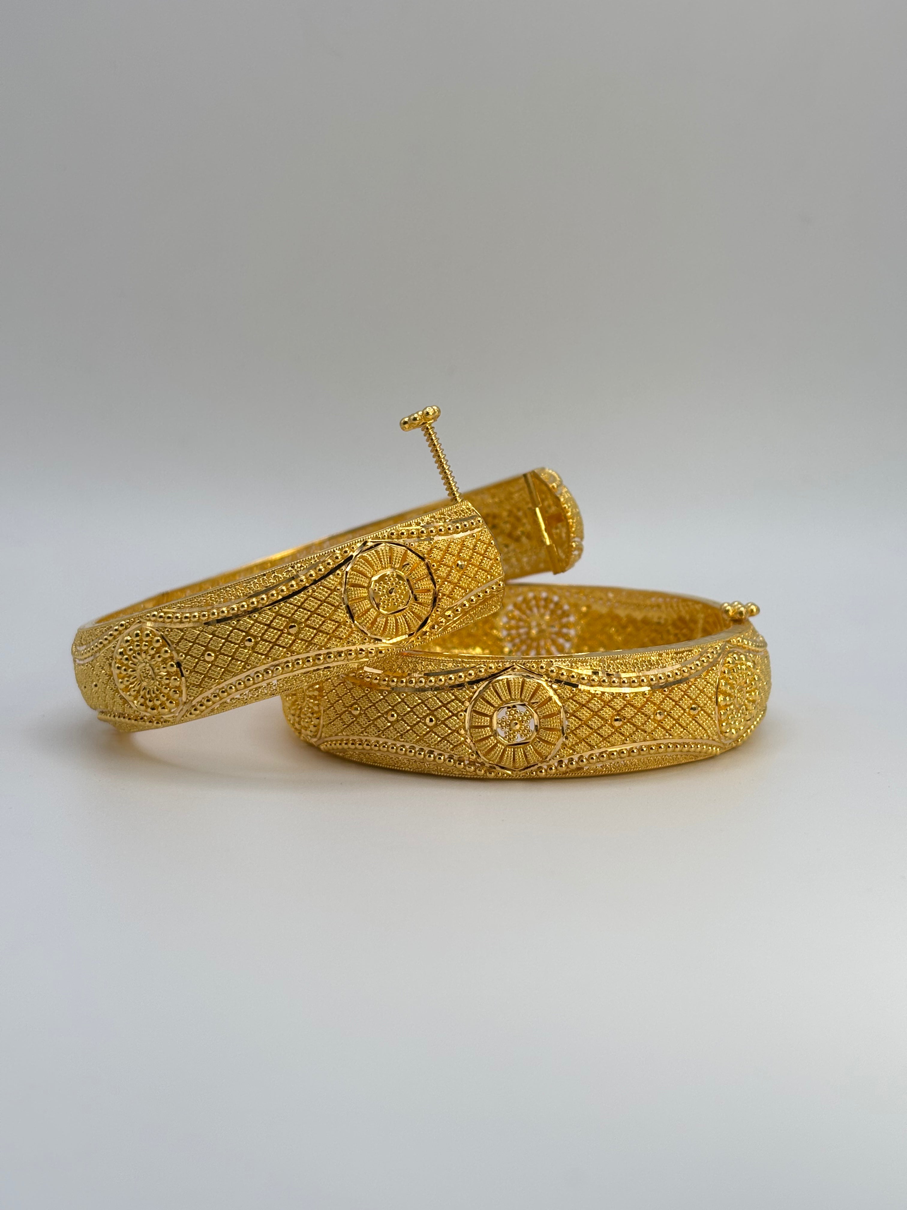 22KT Gold Kangans (sz 2.6)