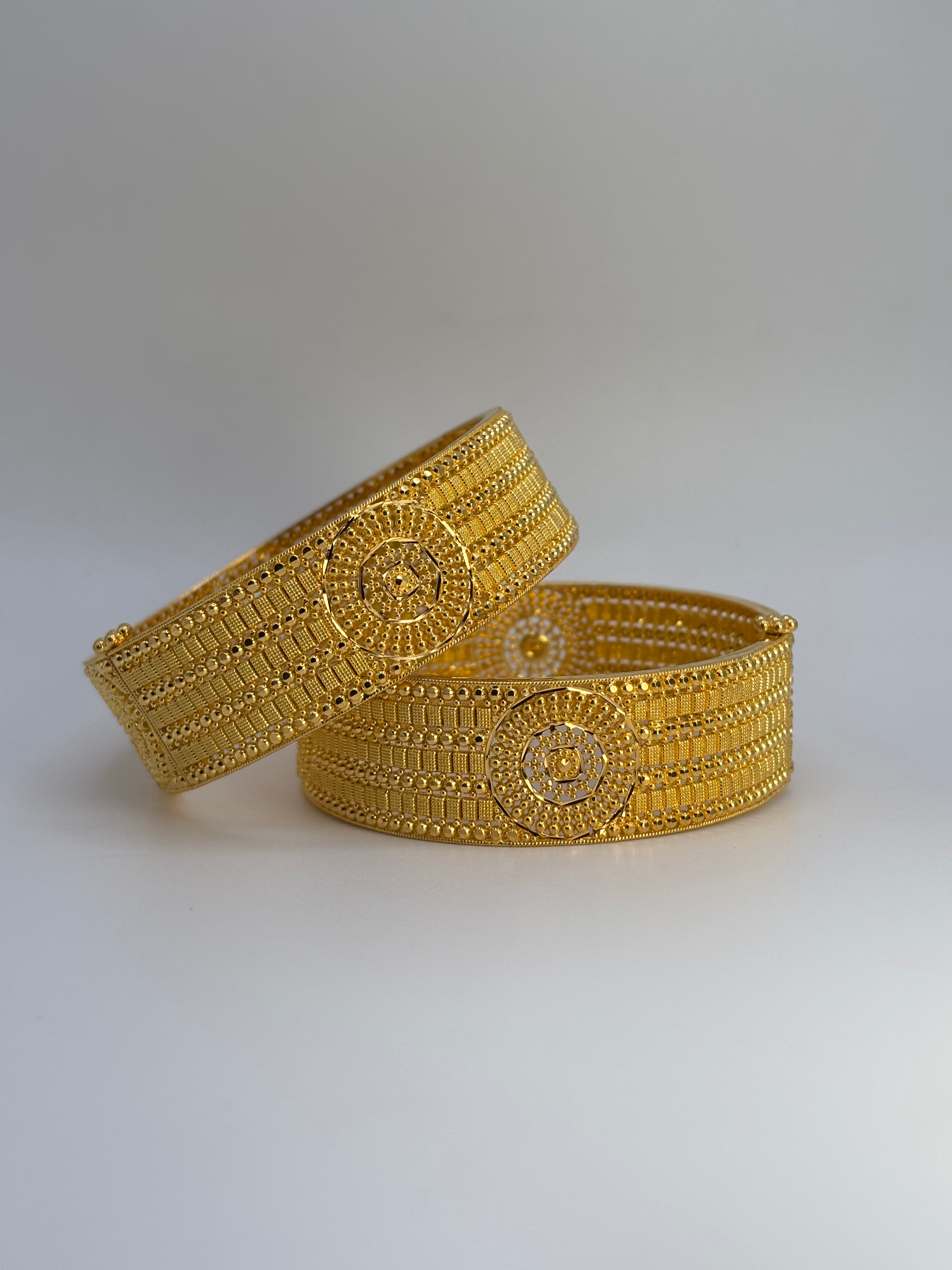 22KT Gold Kangans (sz 2.5)