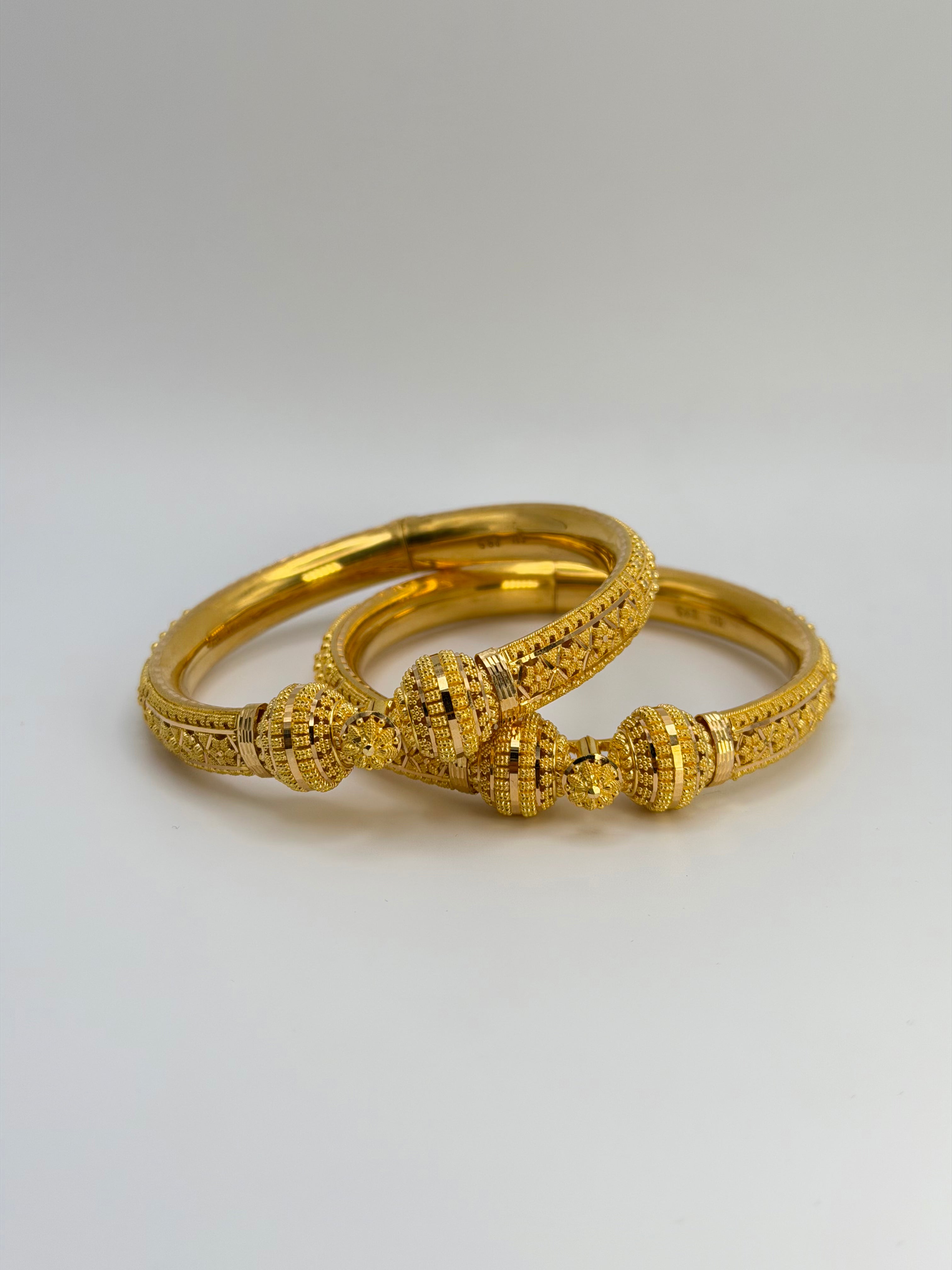 22KT Gold Kangans (sz 2.5)