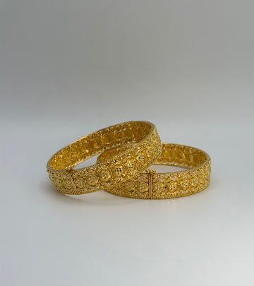 22KT Gold Kangans (sz. 2.4)